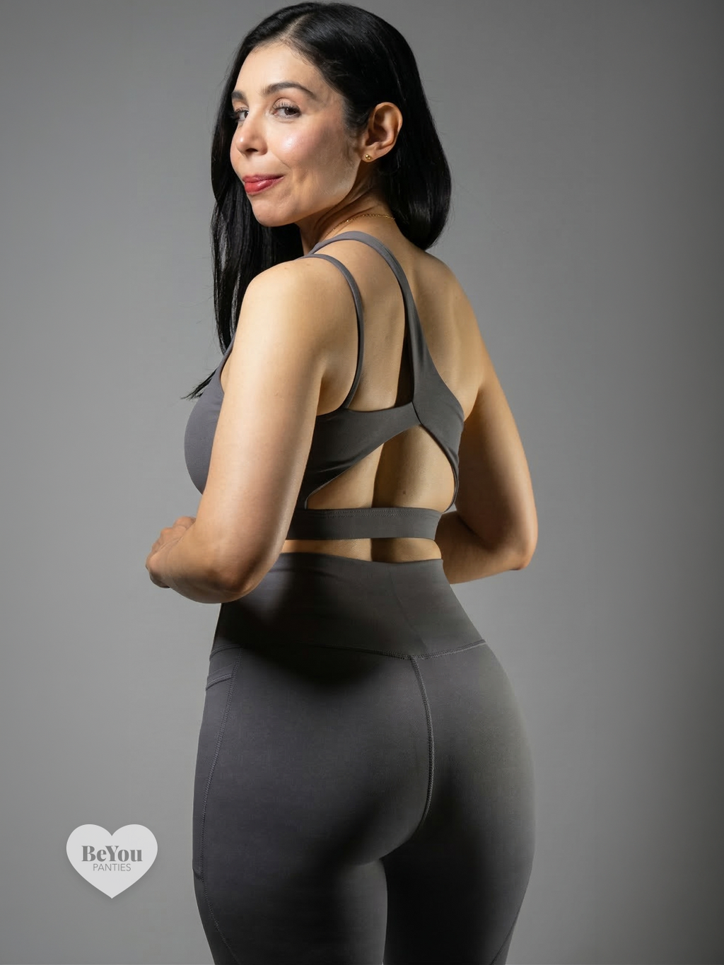 Set Deportivo "Ultra-Graphite" – Top Asimétrico de Doble Tirante y Leggings con Bolsillos