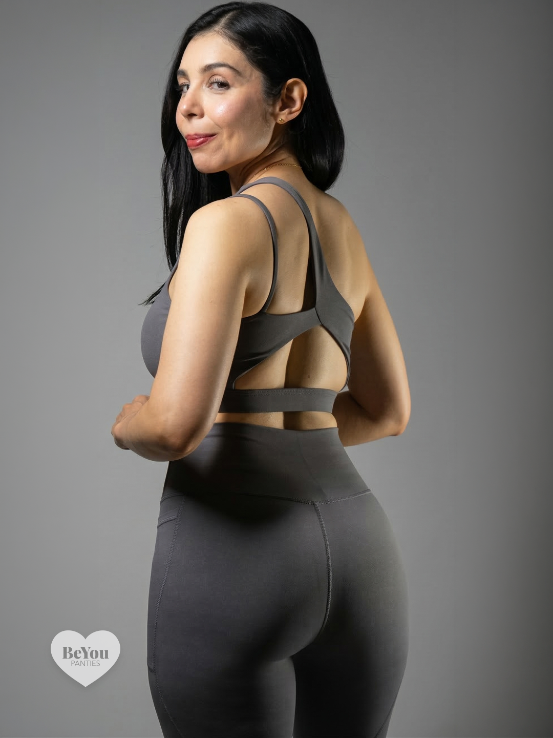 Set Deportivo "Ultra-Graphite" – Top Asimétrico de Doble Tirante y Leggings con Bolsillos
